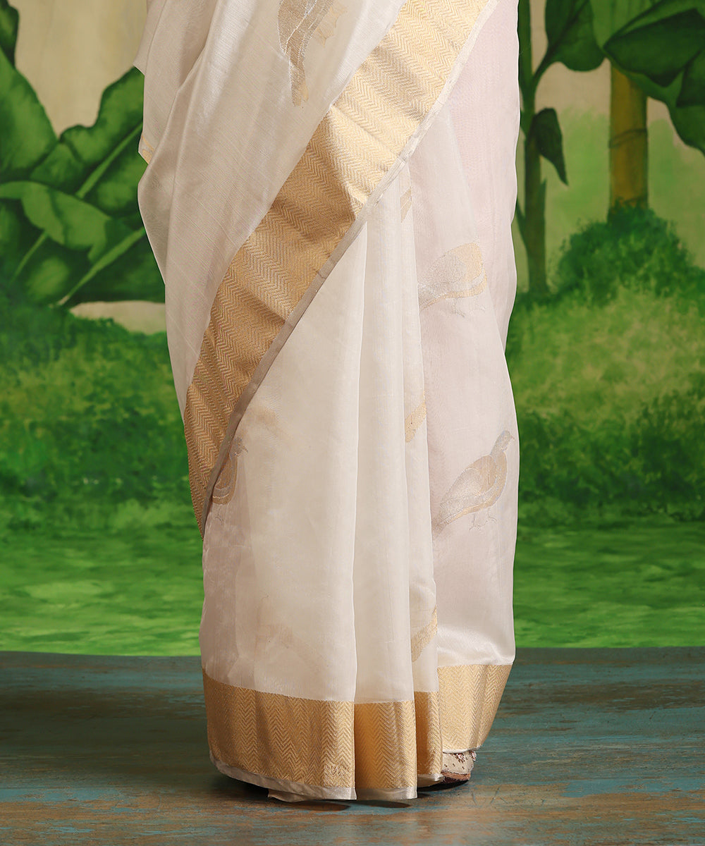 White_Handloom_Pure_Chanderi_Silk_Saree_With_Sona_Rupa_Zari_Chidiyaa_Booti_WeaverStory_04