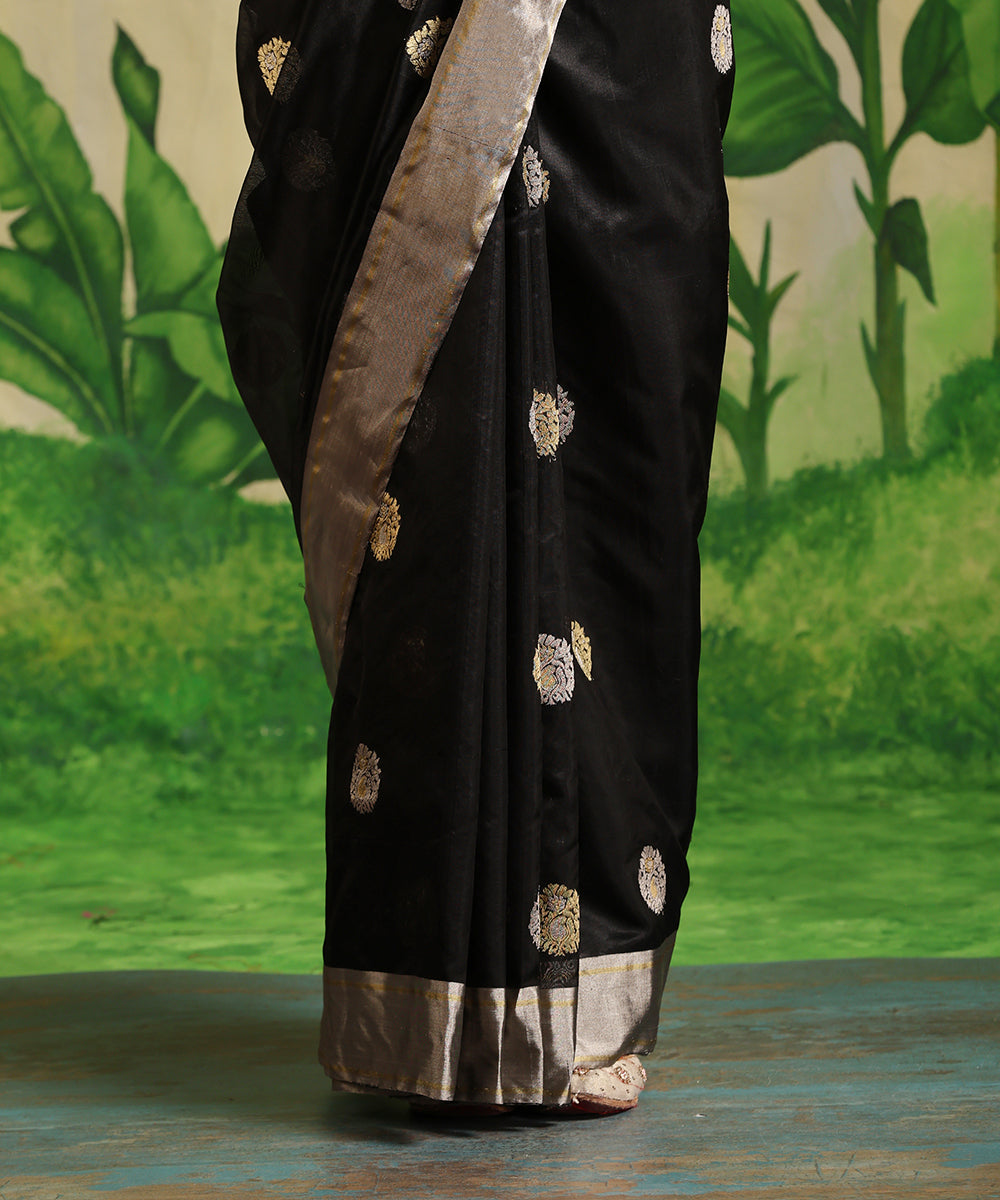 Black_Handloom_Pure_Chanderi_Saree_With_Gold_Meenakari_Booti_WeaverStory_04