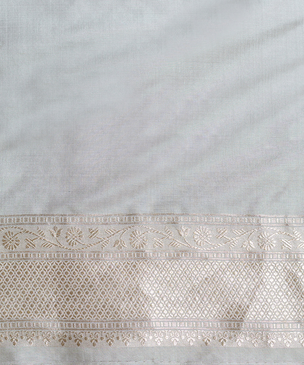 Pastel_Grey_Handloom_Pure_Katan_Silk_Banasrasi_Saree_With_Kadhwa_Border_WeaverStory_05