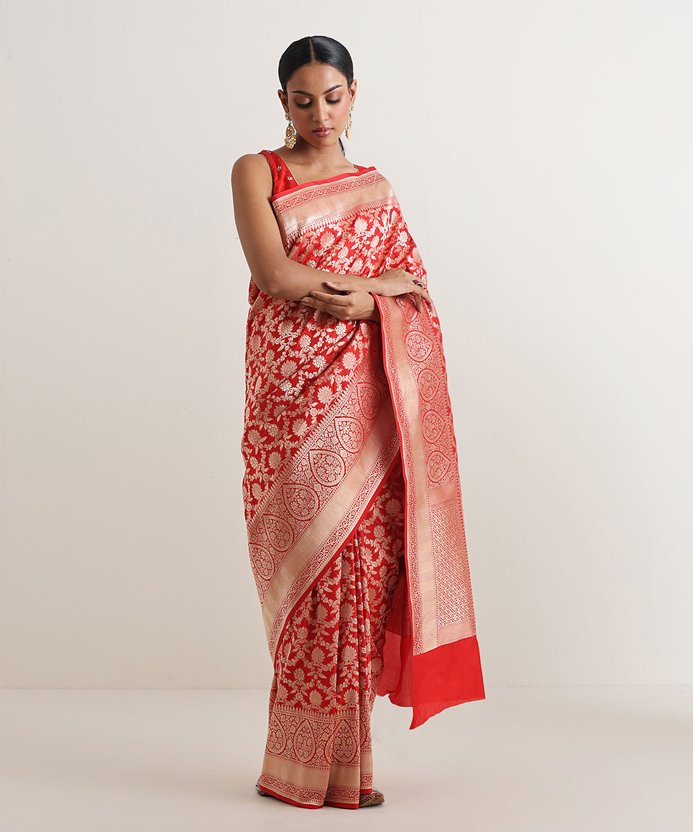 Red_Handloom_Pure_Katan_Silk_Banarasi_Saree_With_Kadhwa_Border_WeaverStory_02