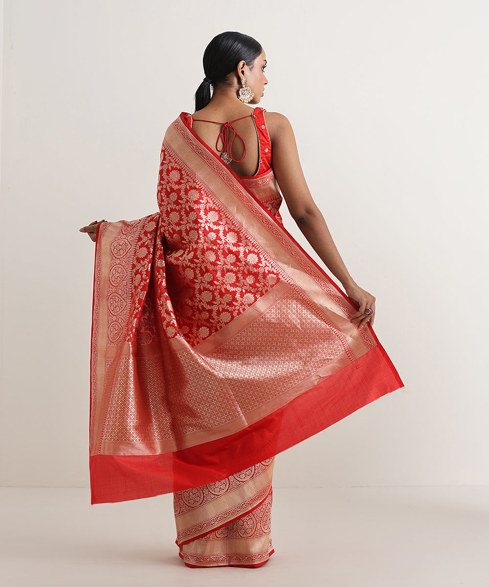 Red_Handloom_Pure_Katan_Silk_Banarasi_Saree_With_Kadhwa_Border_WeaverStory_03