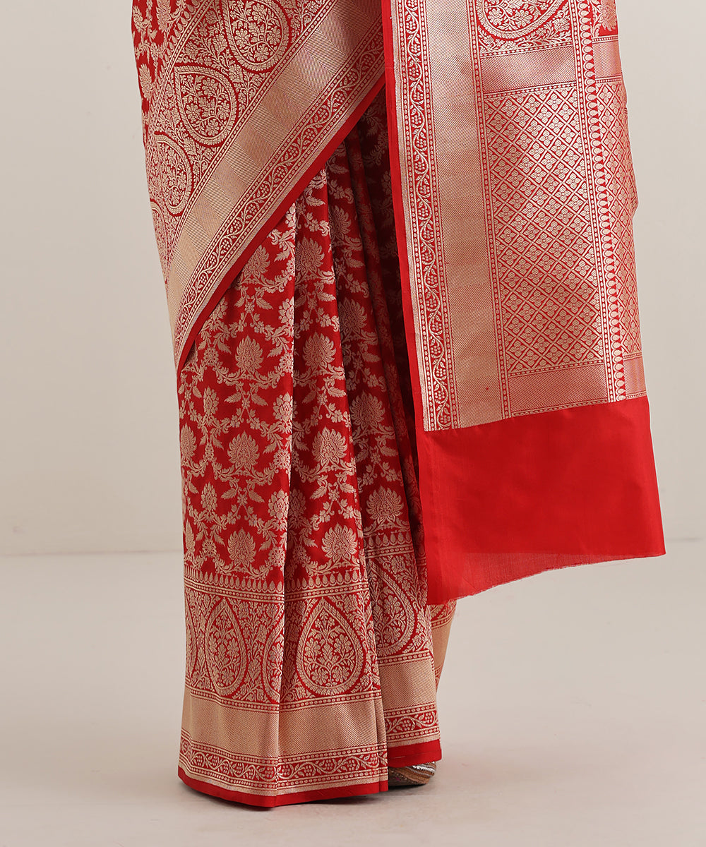 Red_Handloom_Pure_Katan_Silk_Banarasi_Saree_With_Kadhwa_Border_WeaverStory_04