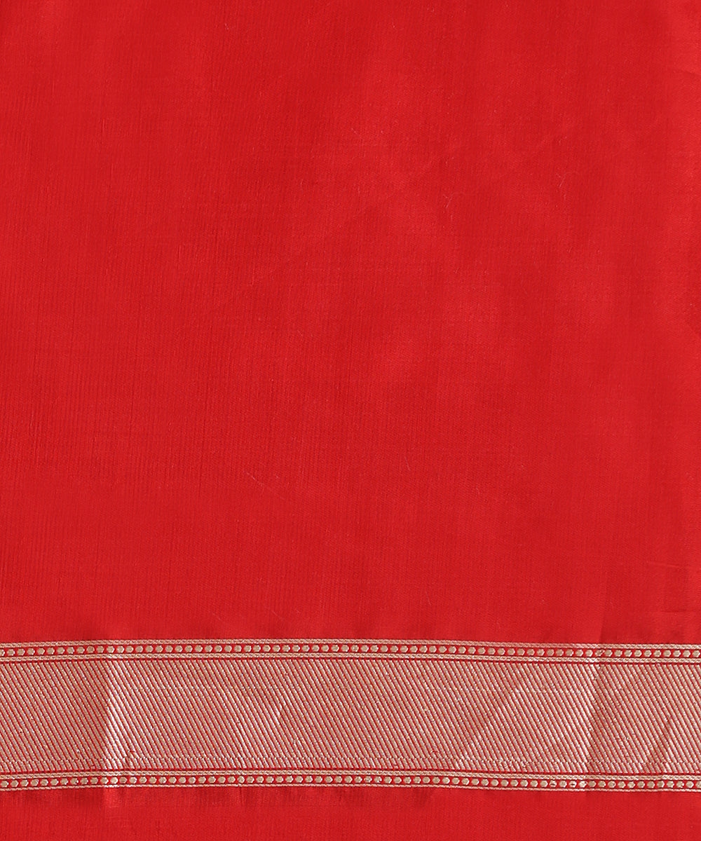 Red_Handloom_Pure_Katan_Silk_Banarasi_Saree_With_Kadhwa_Border_WeaverStory_05