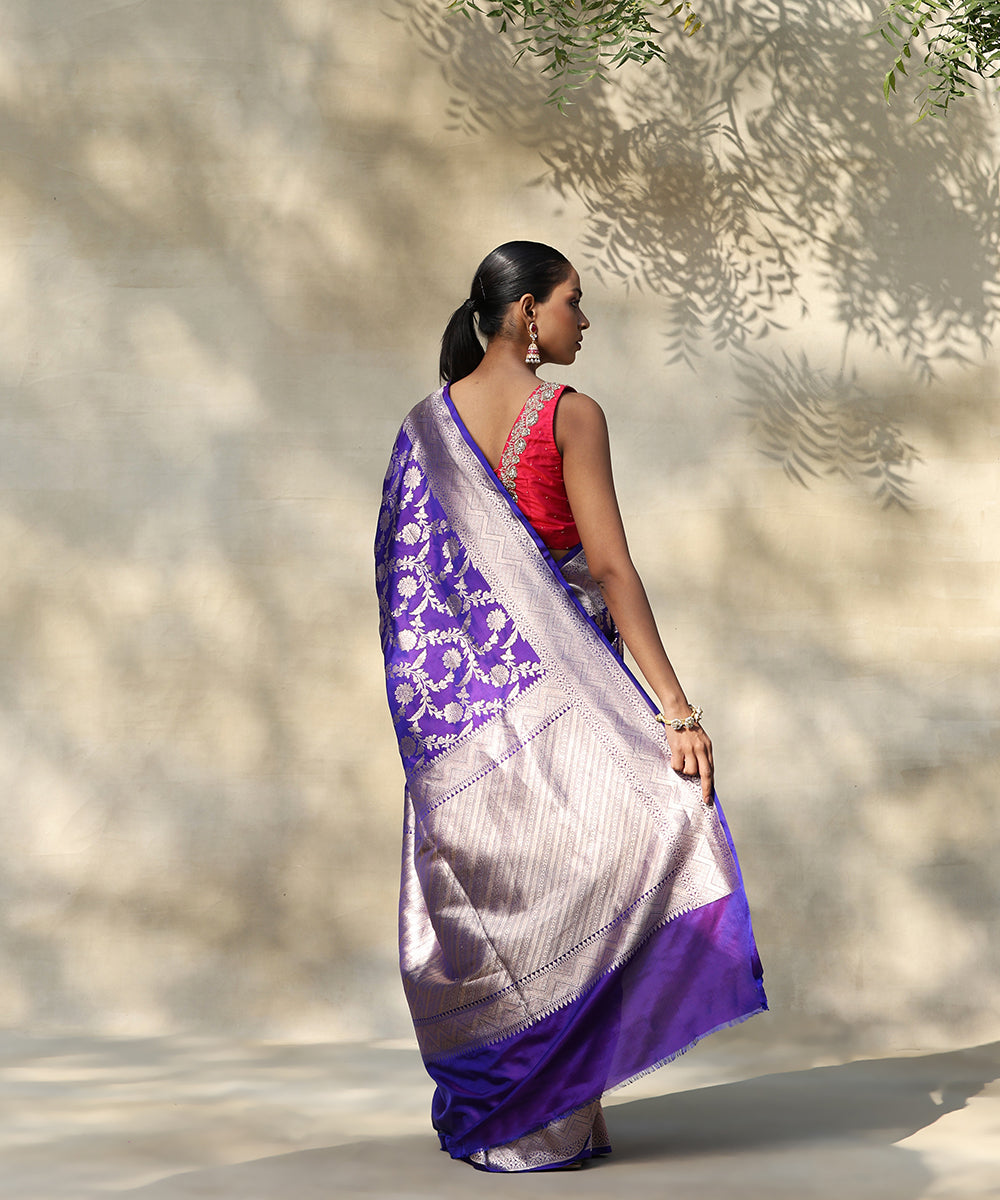 Handloom_Electric_Blue_Pure_Katan_Silk_Banarasi_Silk_Saree_With_Antique_Zari_Jaal_WeaverStory_03