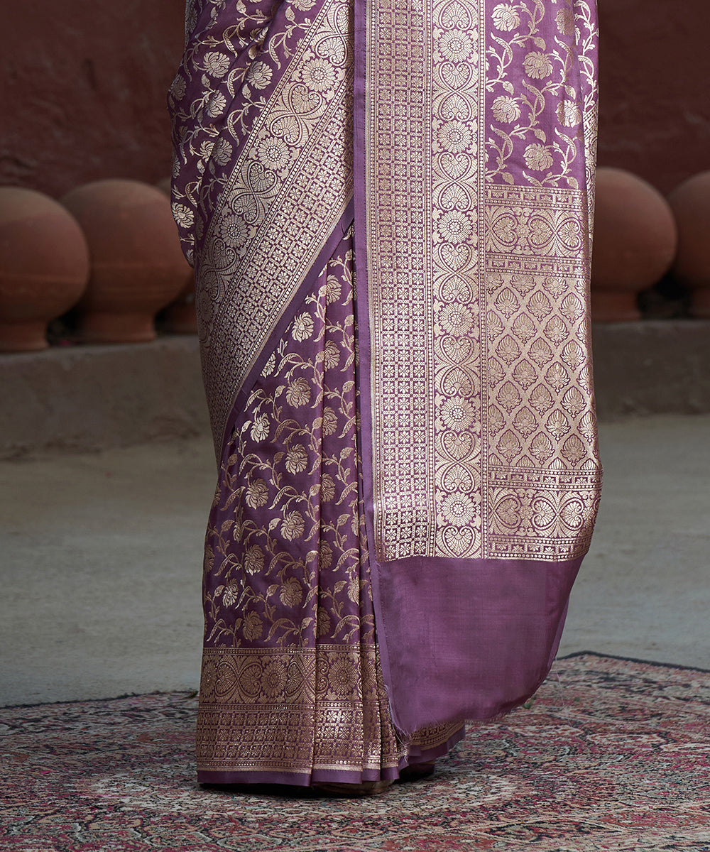 Mauve_Handloom_Pure_Katan_Silk_Banarasi_Saree_With_Kadhwa_Border_WeaverStory_04