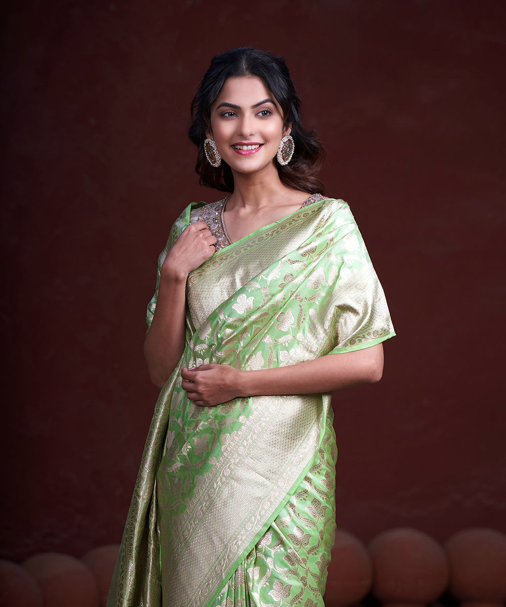 Lime_Green_Handloom_Pure_Katan_Silk_Banarasi_Saree_With_Kadhwa_Border_WeaverStory_01