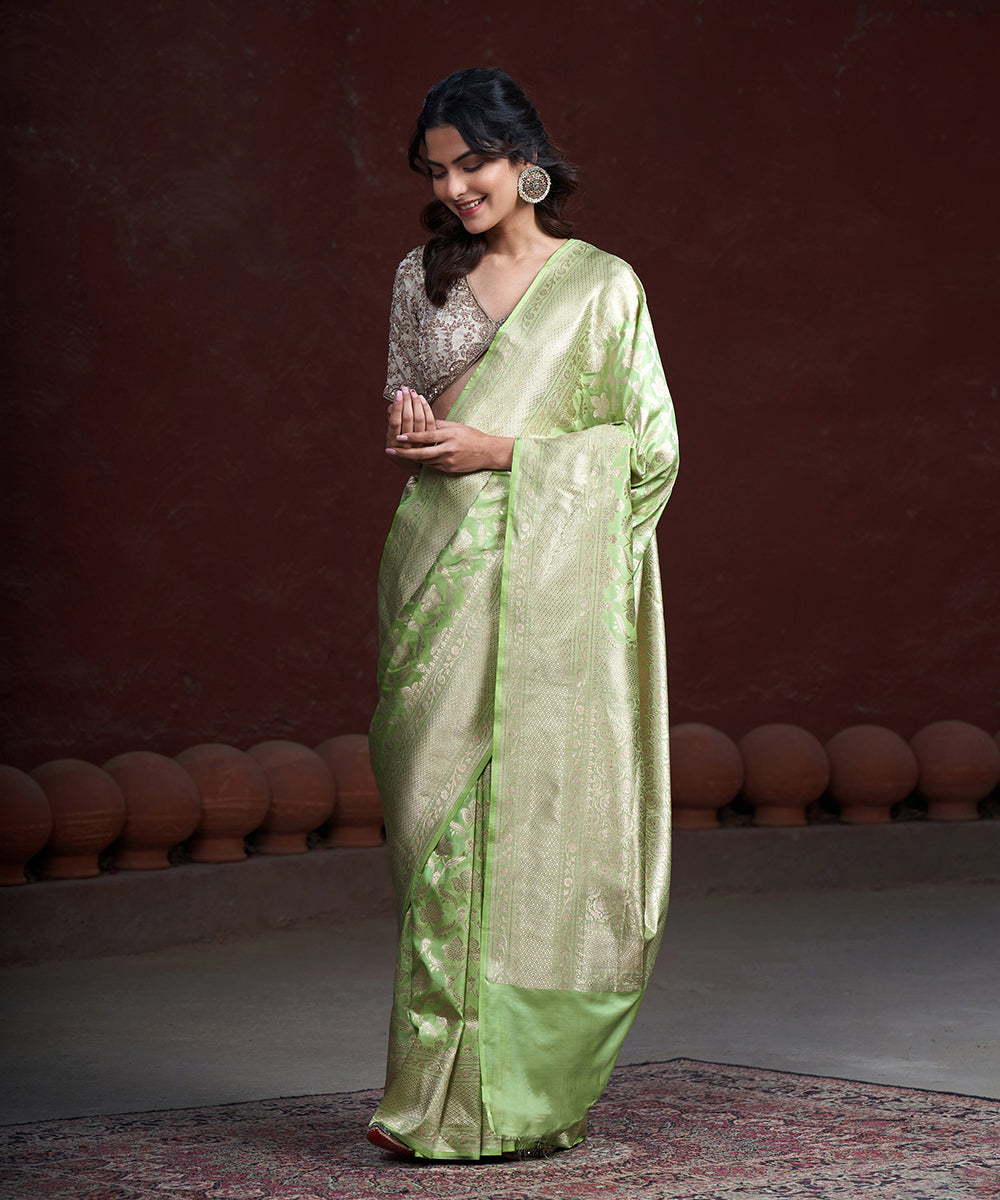 Lime_Green_Handloom_Pure_Katan_Silk_Banarasi_Saree_With_Kadhwa_Border_WeaverStory_02