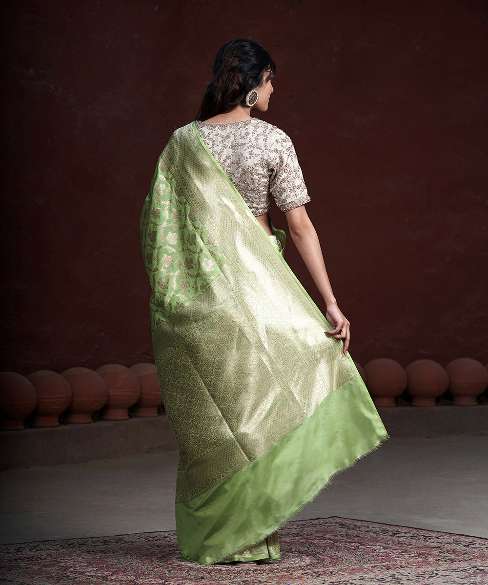 Lime_Green_Handloom_Pure_Katan_Silk_Banarasi_Saree_With_Kadhwa_Border_WeaverStory_03