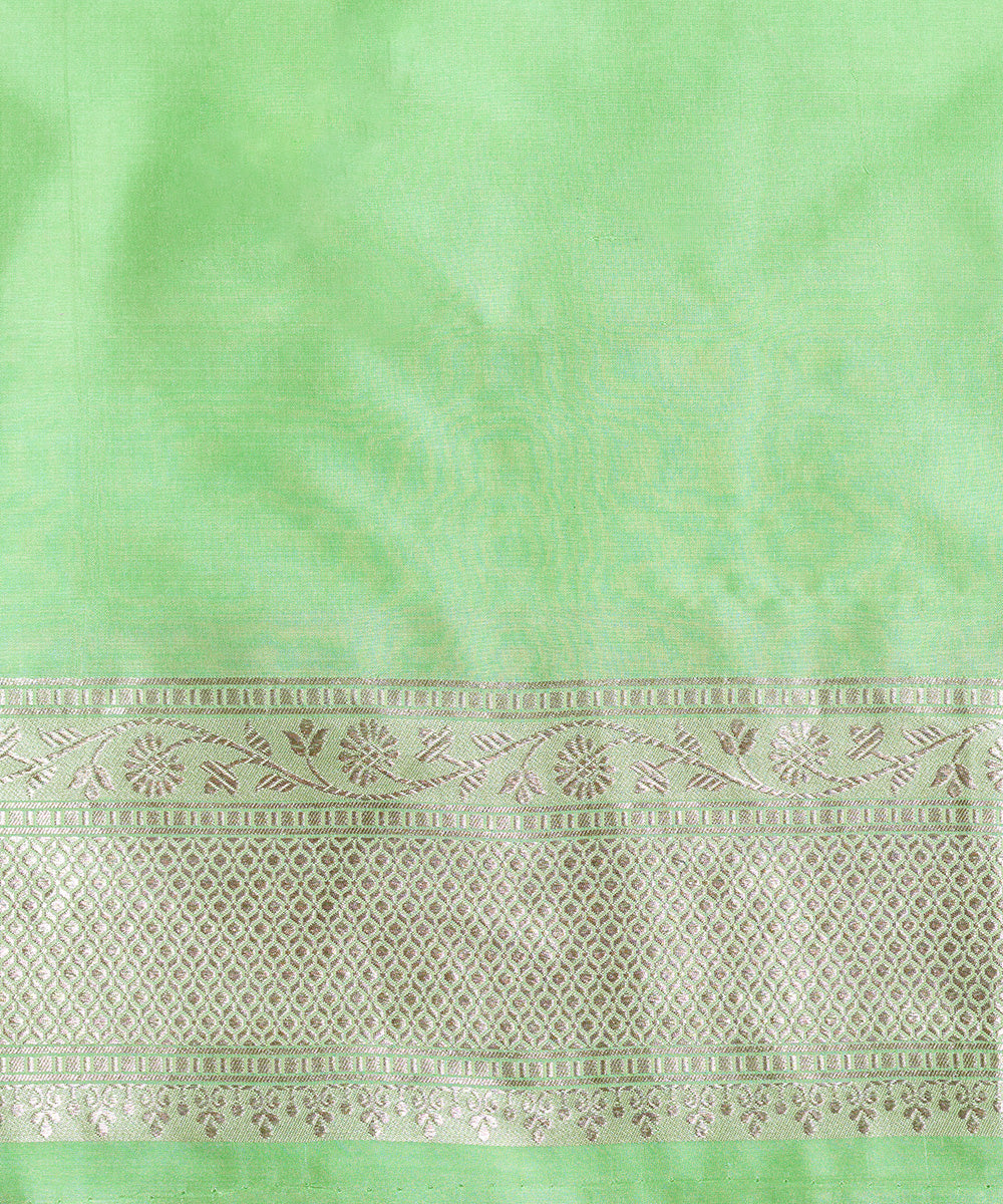Lime_Green_Handloom_Pure_Katan_Silk_Banarasi_Saree_With_Kadhwa_Border_WeaverStory_05