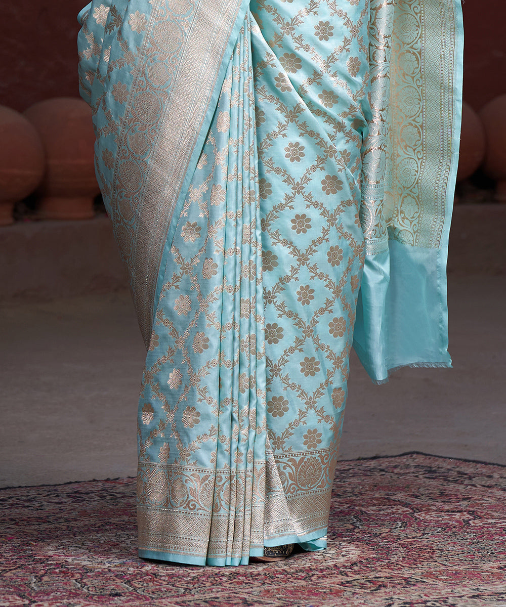 Handloom_Light_Sky_Blue_Pure_Katan_Silk_Banarasi_Saree_With_Border_WeaverStory_04