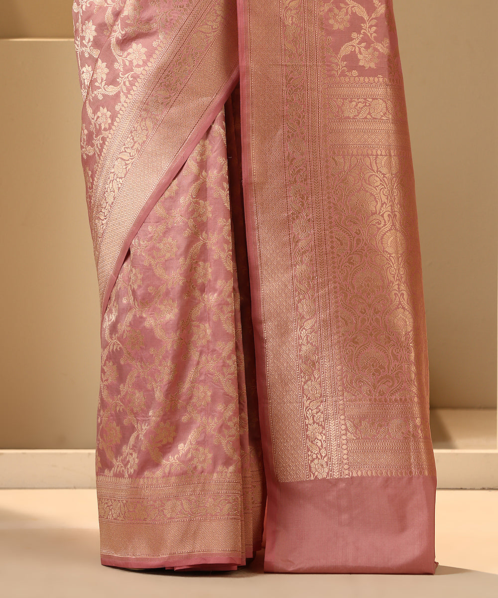 Handloom_Mauve_Pure_Katan_Silk_Banarasi_Saree_With_Kadhwa_Border_WeaverStory_04