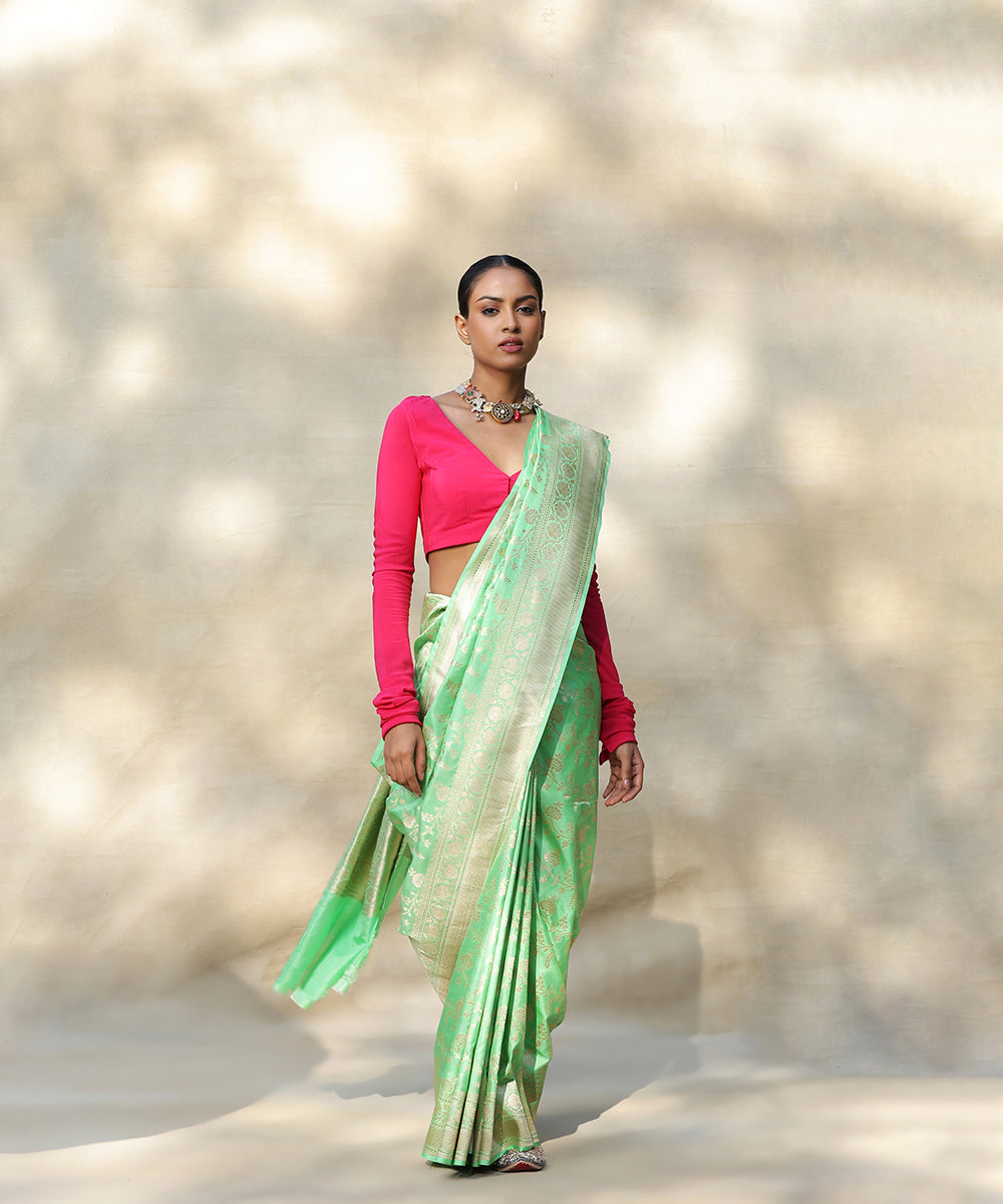 Handloom_Neon_Green_Pure_Katan_Silk_Banarasi_Saree_With_Cutwork_Jaal_And_Kadhwa_Border_WeaverStory_02