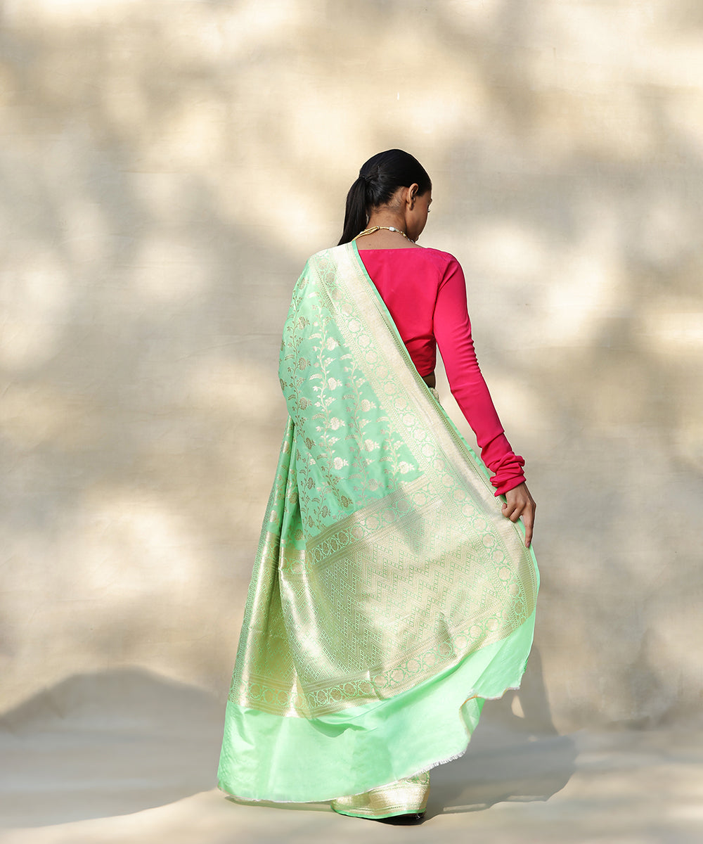 Handloom_Neon_Green_Pure_Katan_Silk_Banarasi_Saree_With_Cutwork_Jaal_And_Kadhwa_Border_WeaverStory_03