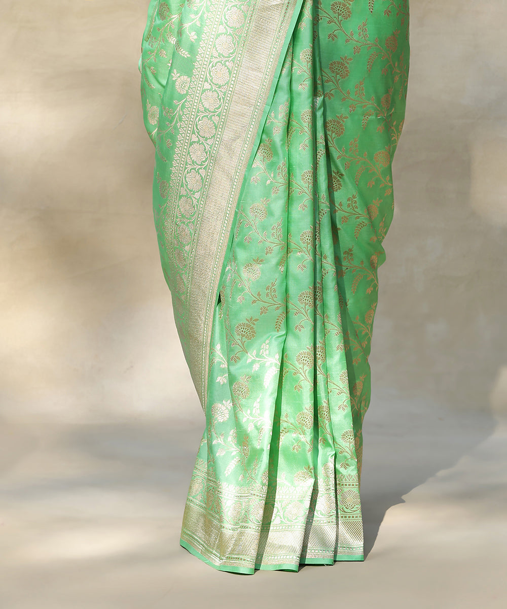 Handloom_Neon_Green_Pure_Katan_Silk_Banarasi_Saree_With_Cutwork_Jaal_And_Kadhwa_Border_WeaverStory_04
