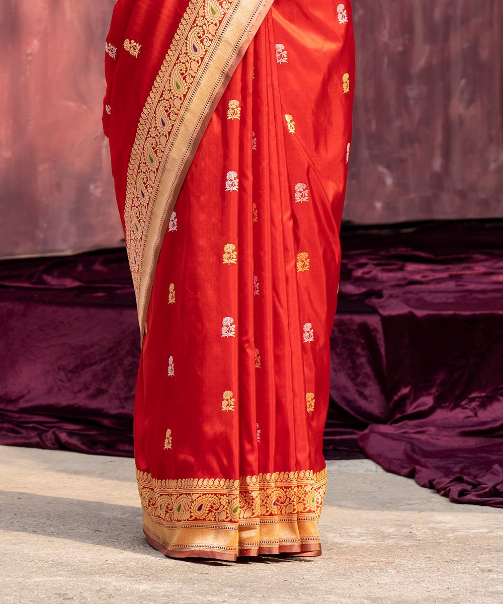 Red_Handloom_Pure_Katan_Silk_Banarasi_Saree_With_Kadhwa_Border_And_Meenakari_Booti_WeaverStory_04