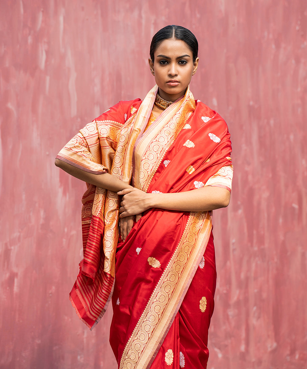 Red_Handloom_Pure_Katan_Silk_Banarasi_Saree_Saree_With_Zari_Booti_WeaverStory_01