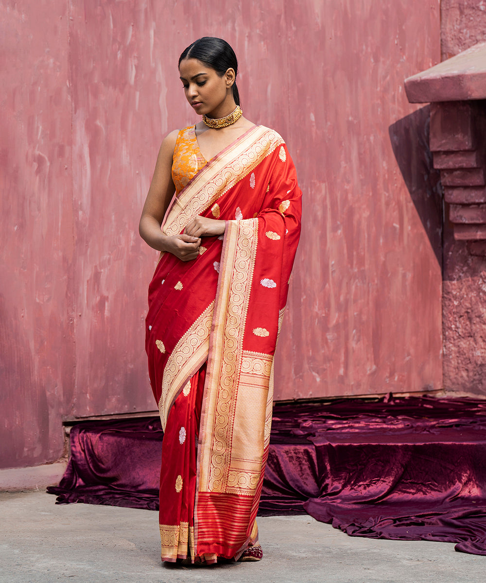Red_Handloom_Pure_Katan_Silk_Banarasi_Saree_Saree_With_Zari_Booti_WeaverStory_02