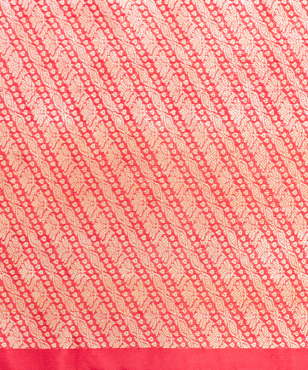Red_Handloom_Pure_Katan_Silk_Banarasi_Saree_Saree_With_Zari_Booti_WeaverStory_05