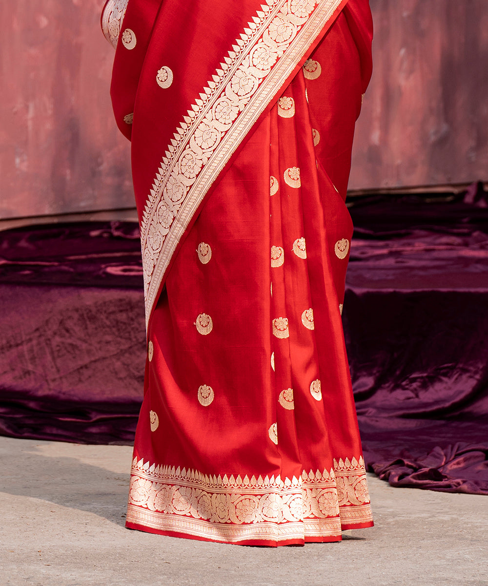 Red_Handloom_Pure_Katan_Silk_Banarasi_Saree_With_Chand_Boota_WeaverStory_04