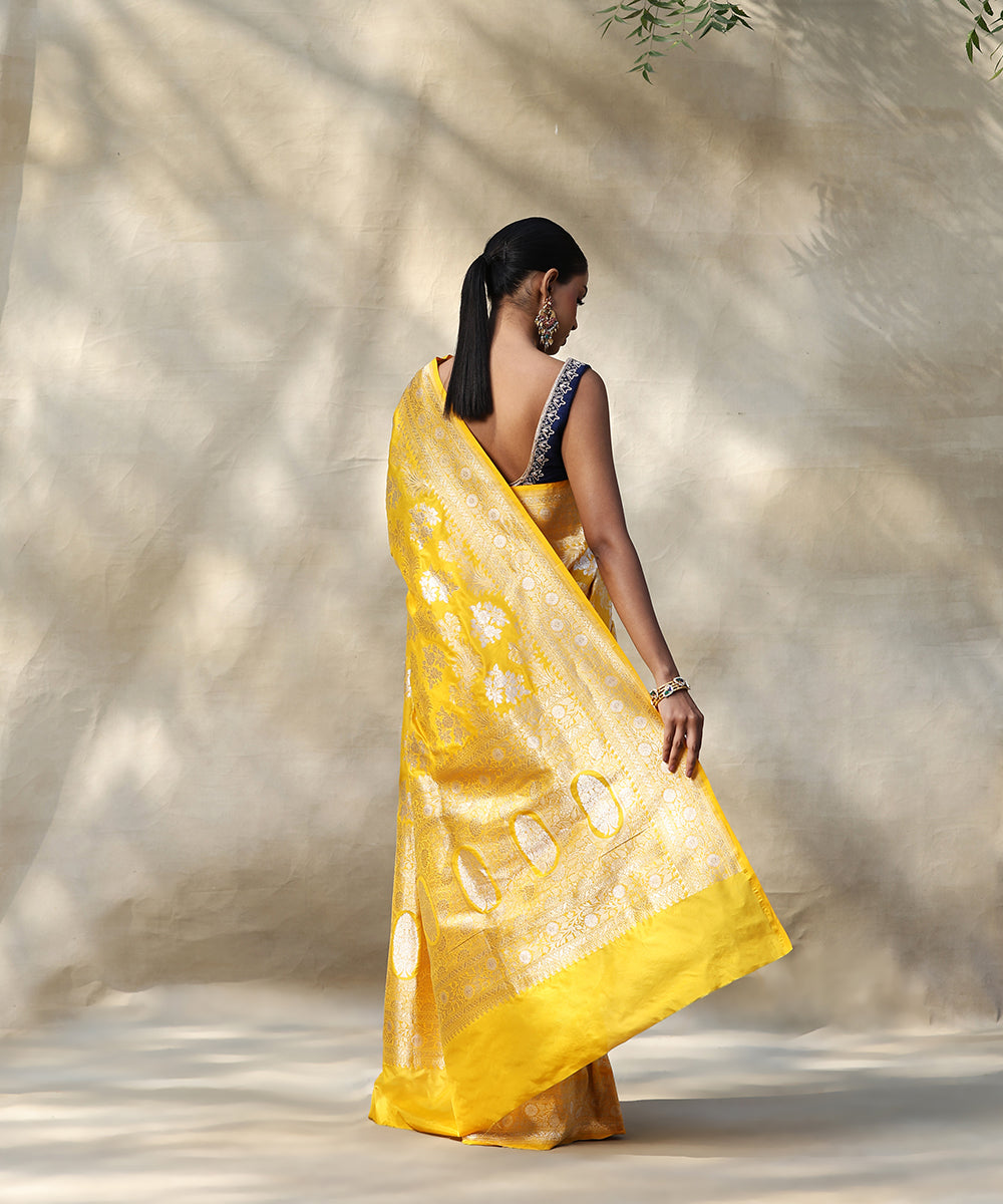 Handloom_Yellow_Pure_Katan_Silk_Banarasi_Saree_With_Cutwork_Sona_Rupa_Jaal_WeaverStory_03