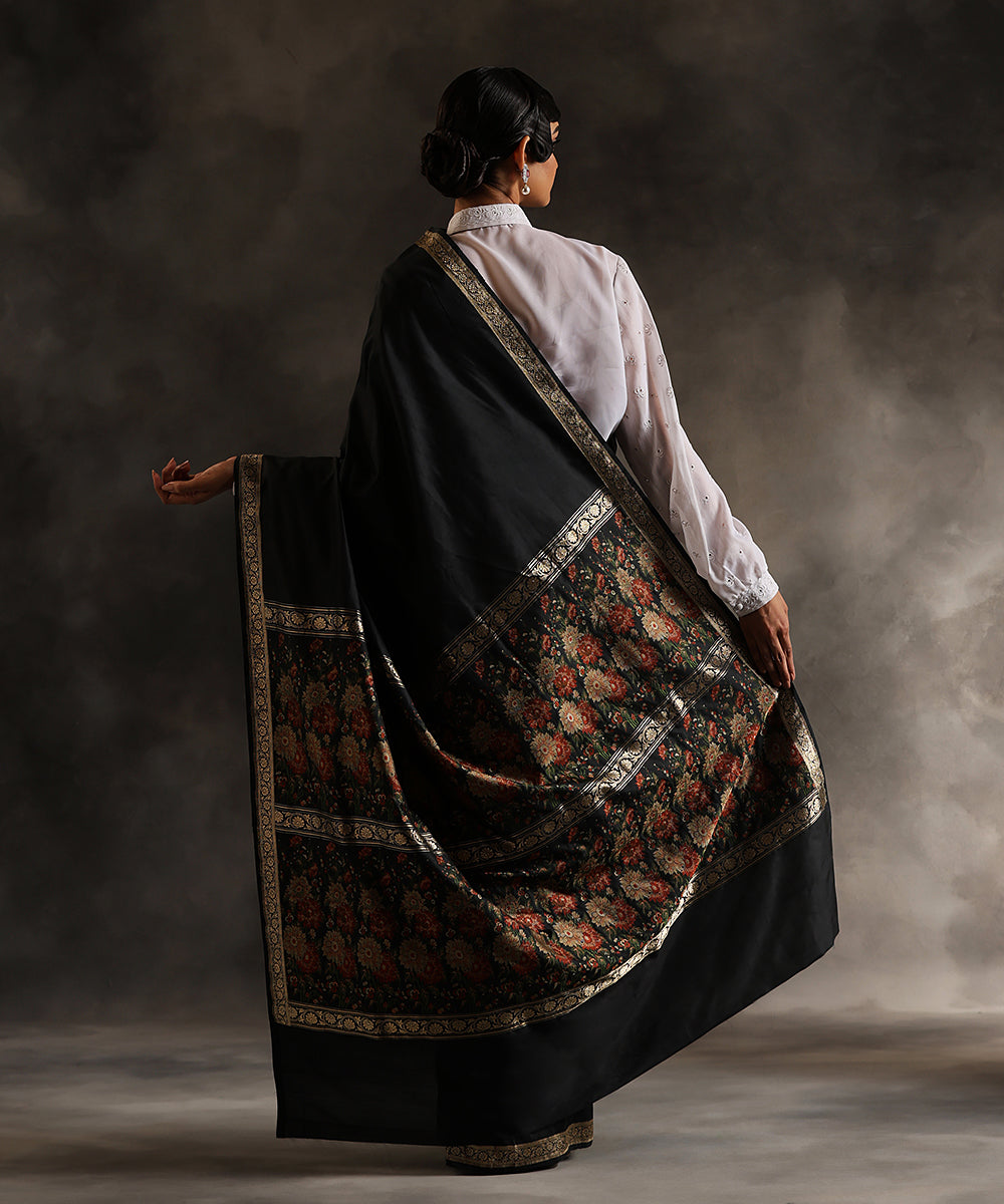 Handloom_Black_Plain_Pure_Katan_Silk_Banarasi_Saree_With_Tanchoi_Pallu_WeaverStory_03