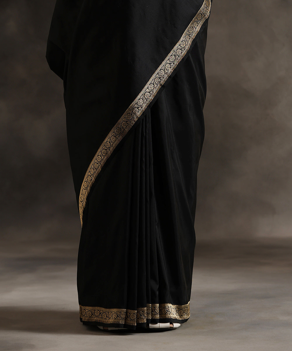 Handloom_Black_Plain_Pure_Katan_Silk_Banarasi_Saree_With_Tanchoi_Pallu_WeaverStory_04