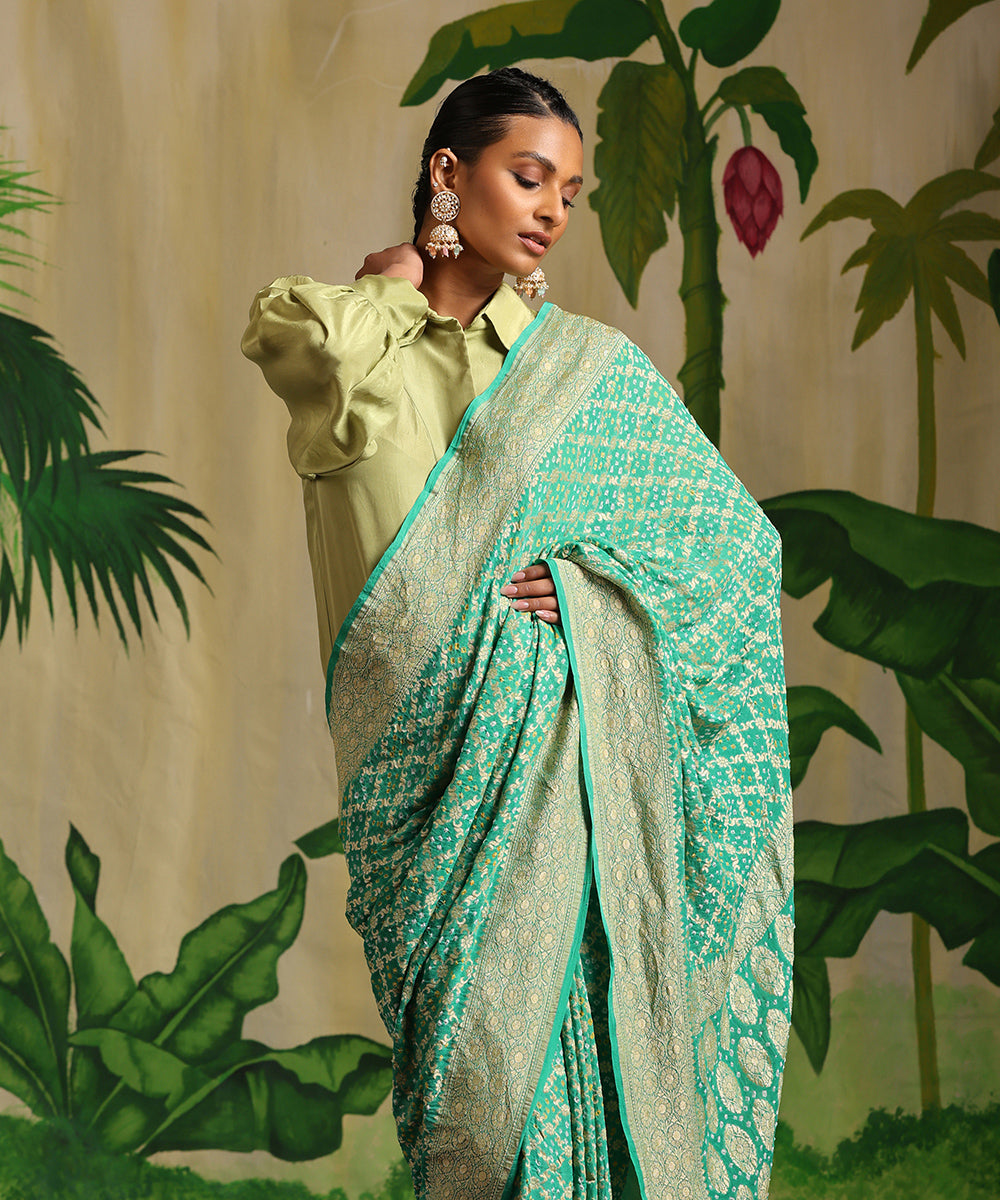 Handloom_Turquoise_Green_Pure_Georgette_Banarasi_Bandhej_Saree_With_All_Over_Zari_Jaal_WeaverStory_01