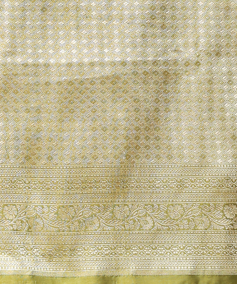 Heena_Green_Handloom_Pure_Katan_Silk_Banarasi_Saree_With_Single_Zari_Cutwork_Jaal_WeaverStory_05