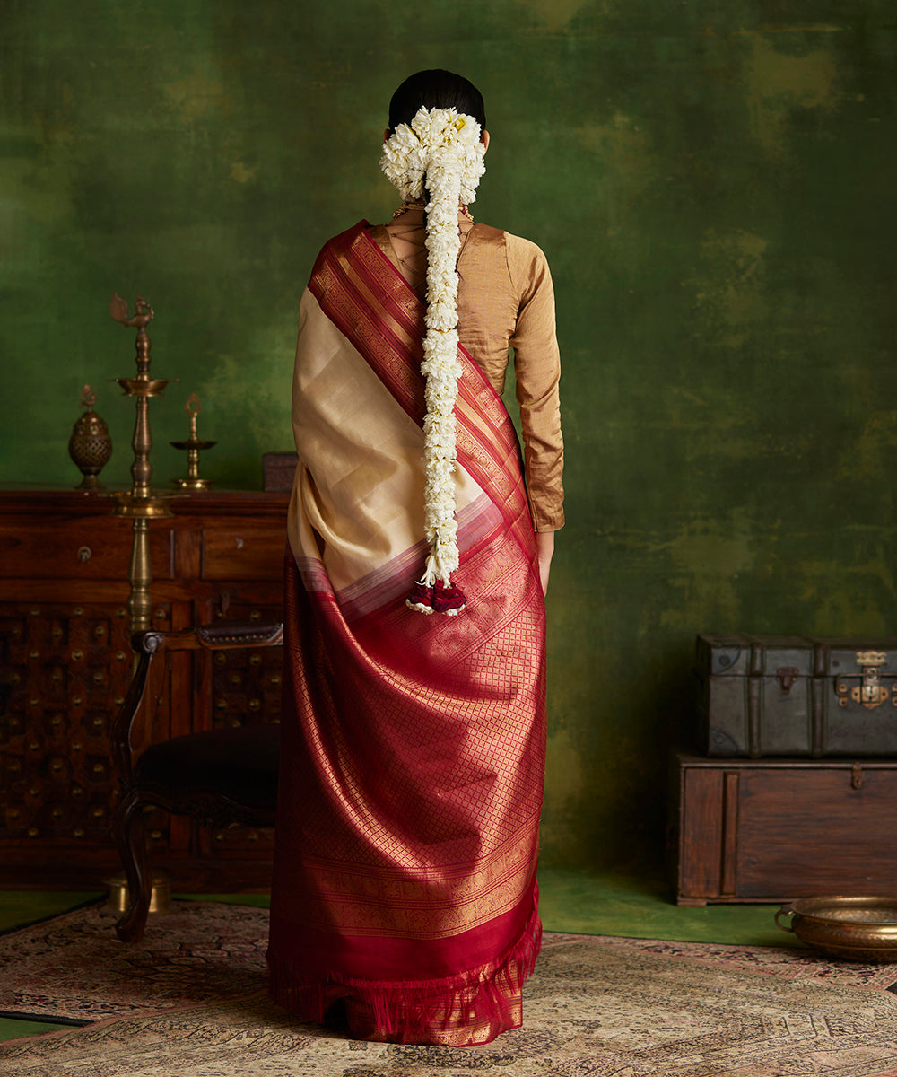 Handloom_Off_White_And_Maroon_Pure_Silk_Kanjivaram_Saree_With_Korvai_Border_WeaverStory_03