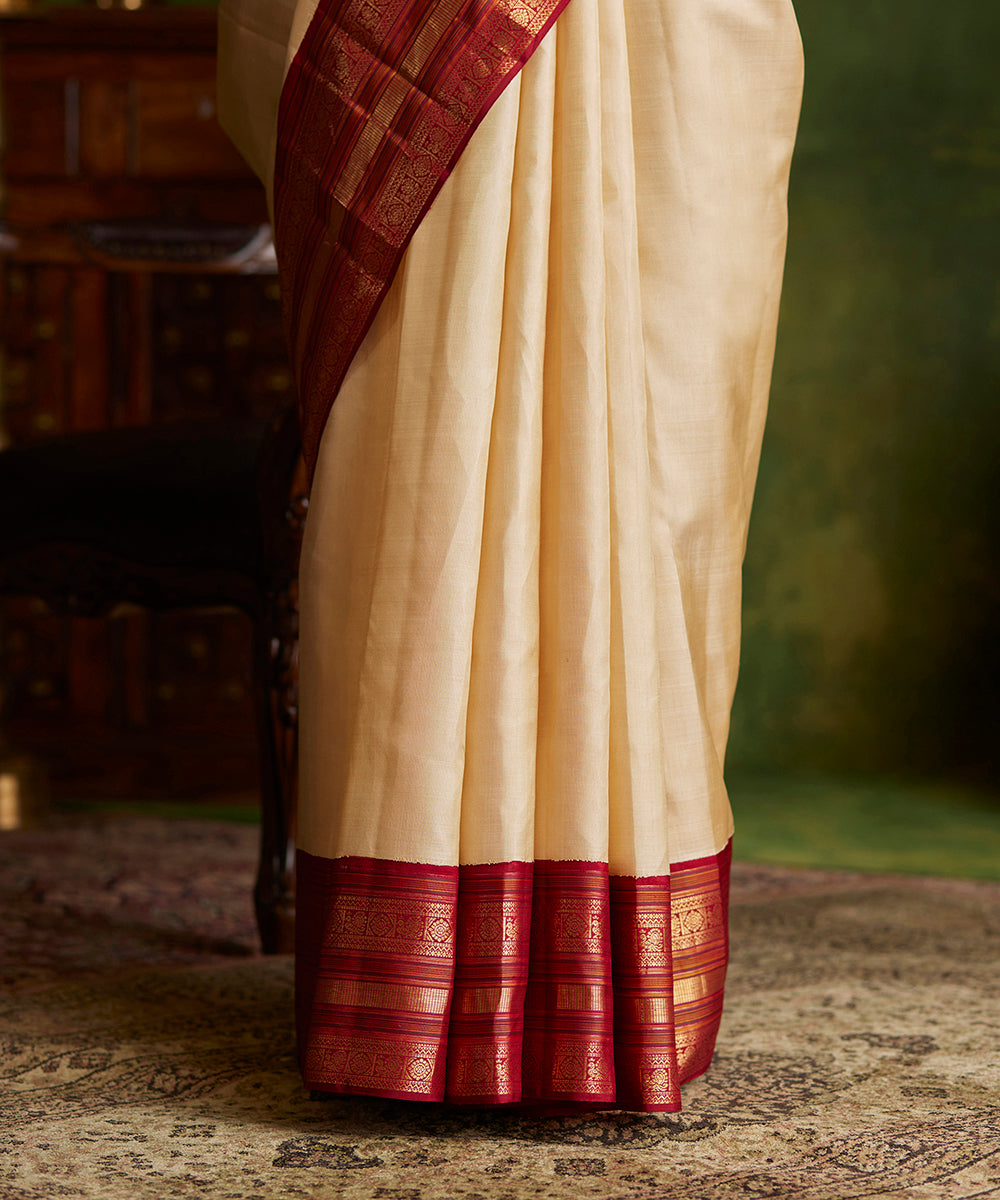 Handloom_Off_White_And_Maroon_Pure_Silk_Kanjivaram_Saree_With_Korvai_Border_WeaverStory_04