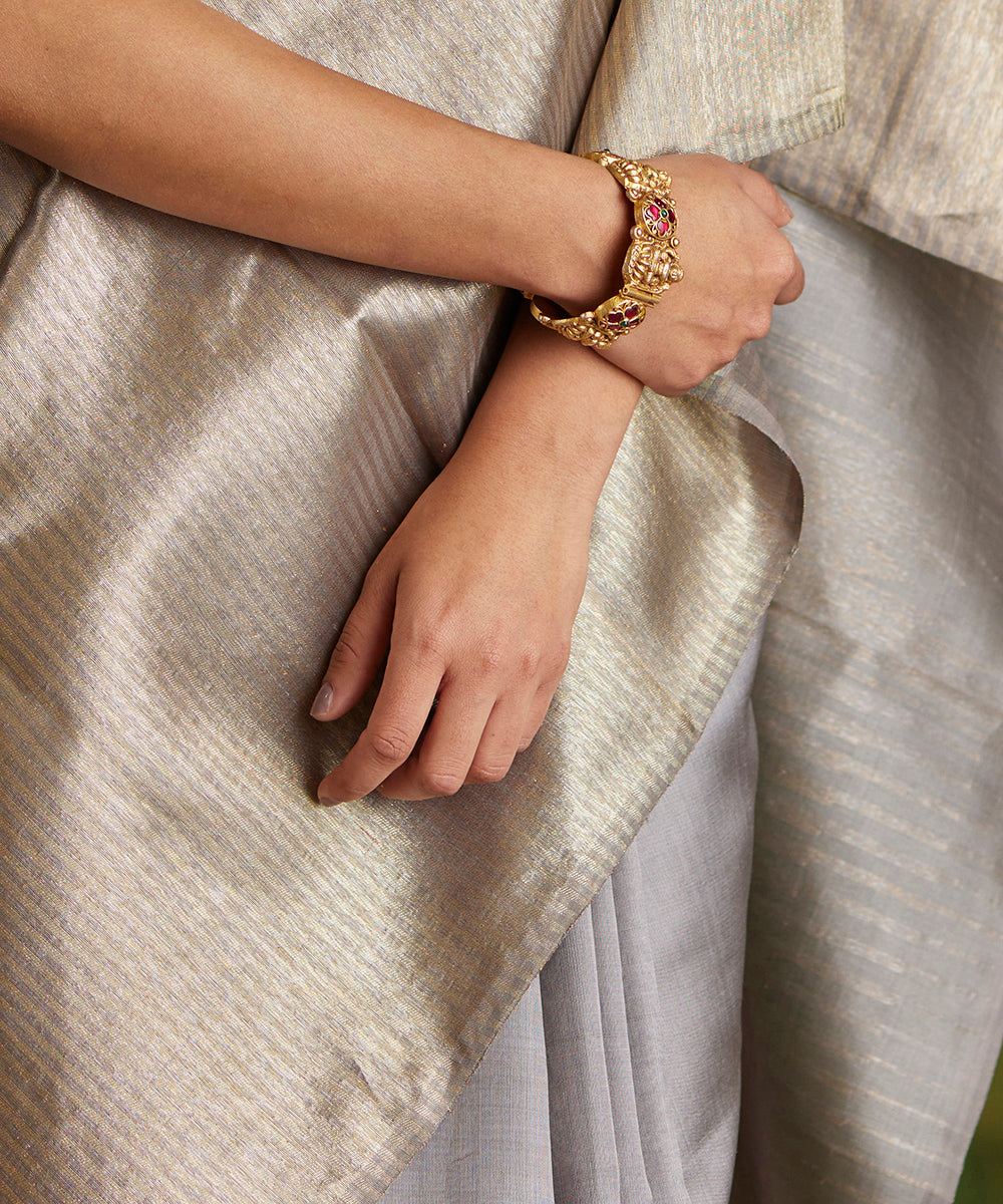 Grey_Handloom_Pure_Silk_Kanjivaram_Saree_With_Real_Zari_Temple_Border_WeaverStory_05