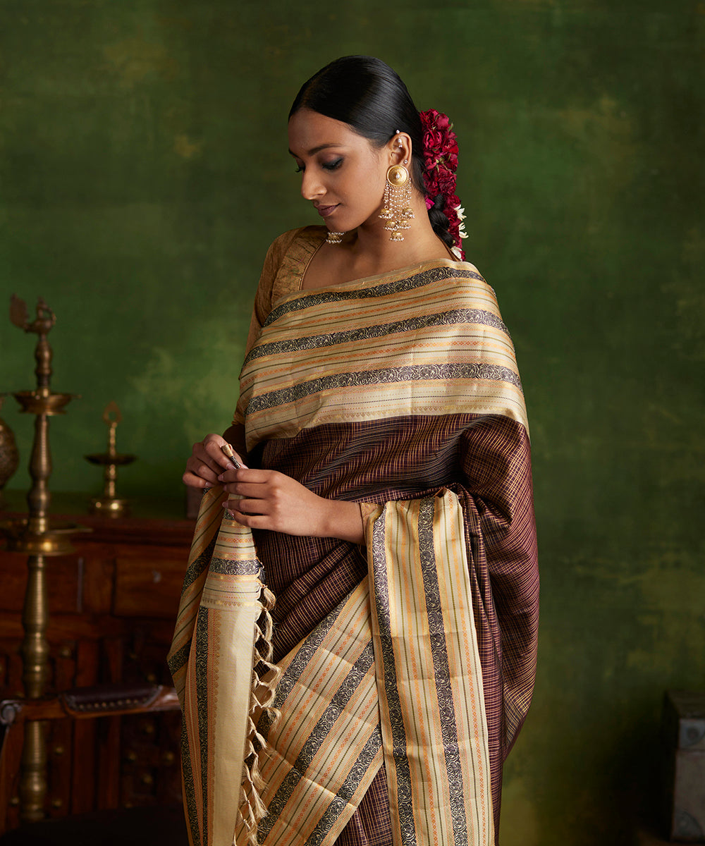 Handloom_Dark_Purple_Pure_Silk_Kanjivaram_Saree_With_Zari_Checks_WeaverStory_01