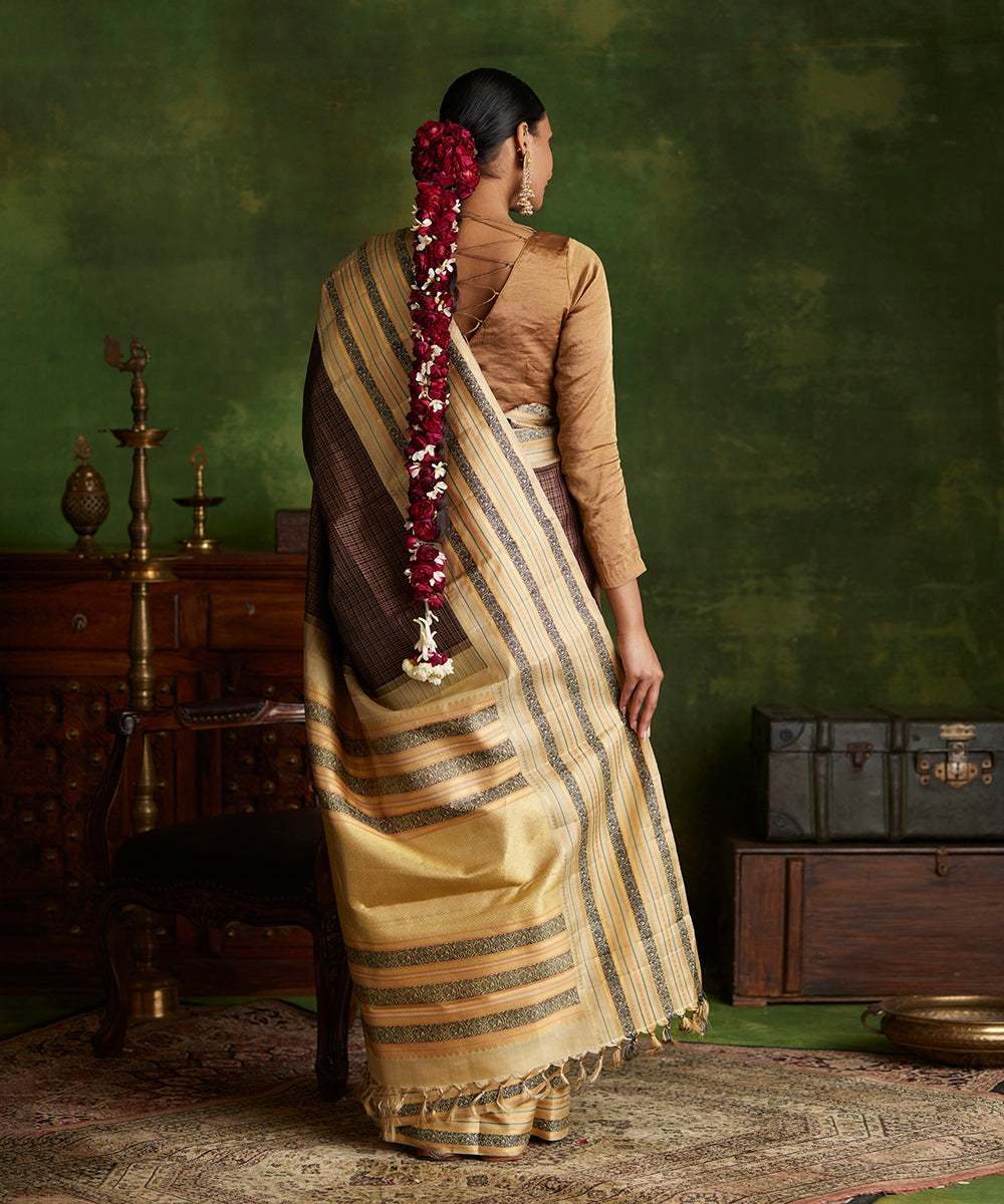 Handloom_Dark_Purple_Pure_Silk_Kanjivaram_Saree_With_Zari_Checks_WeaverStory_03