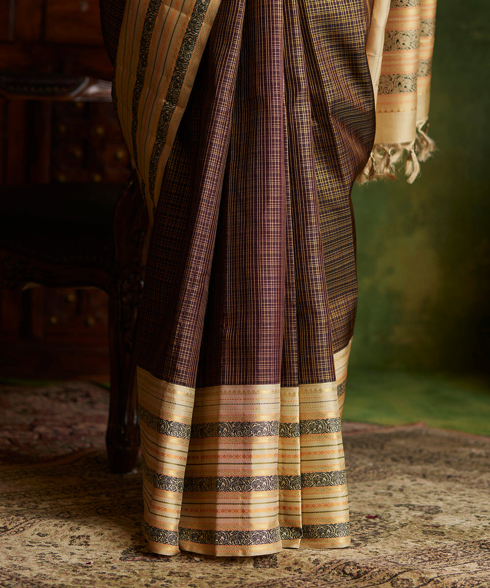 Handloom_Dark_Purple_Pure_Silk_Kanjivaram_Saree_With_Zari_Checks_WeaverStory_04
