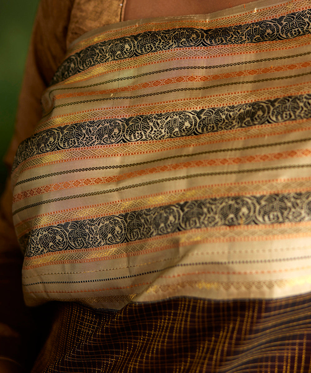 Handloom_Dark_Purple_Pure_Silk_Kanjivaram_Saree_With_Zari_Checks_WeaverStory_05