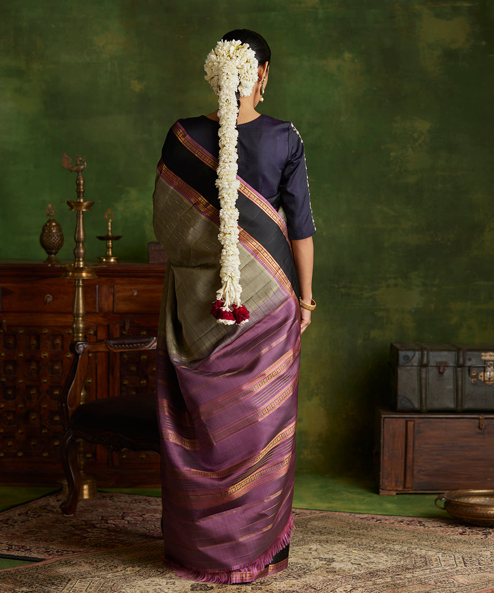 Sage_Green_Double_Shade_Handloom_Pure_Silk_Kanjivaram_Saree_With_Black_Big_Border_WeaverStory_03