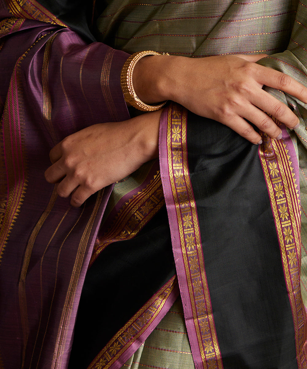 Sage_Green_Double_Shade_Handloom_Pure_Silk_Kanjivaram_Saree_With_Black_Big_Border_WeaverStory_05