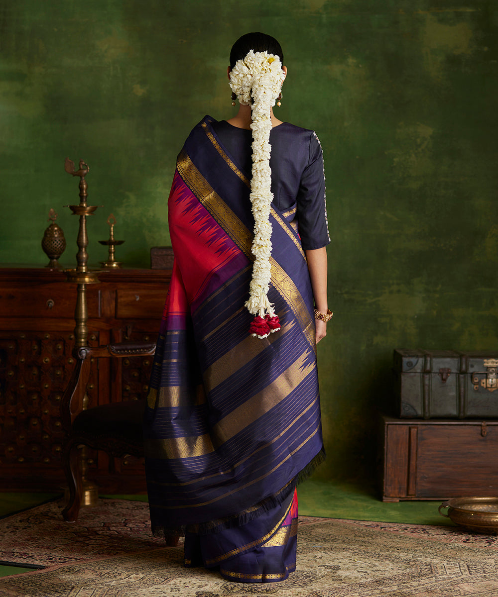 Handloom_Hot_Pink_Double_Shade_Pure_Silk_Kanjivaram_Saree_With_Navy_Blue_Big_Border_WeaverStory_03