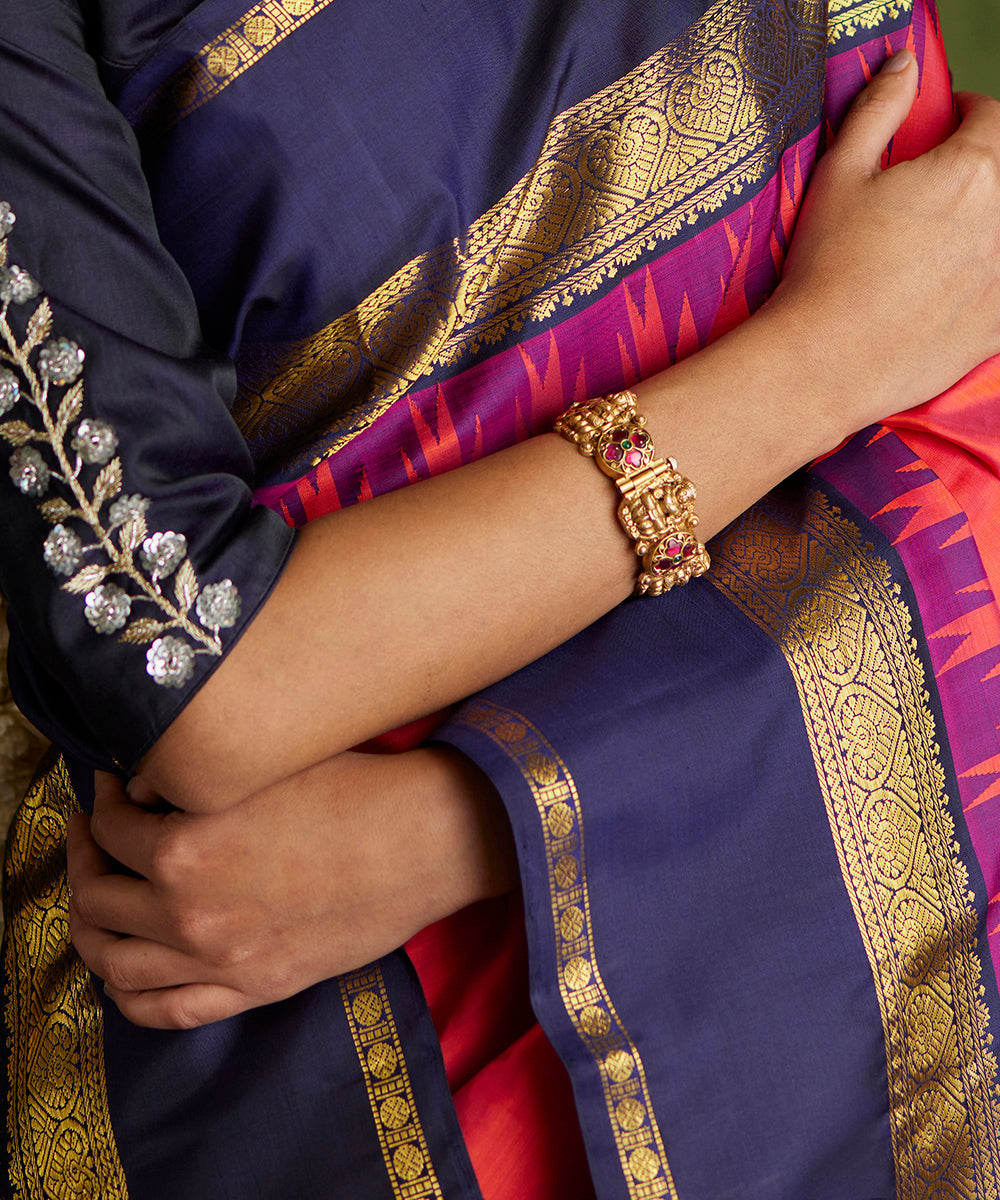 Handloom_Hot_Pink_Double_Shade_Pure_Silk_Kanjivaram_Saree_With_Navy_Blue_Big_Border_WeaverStory_05