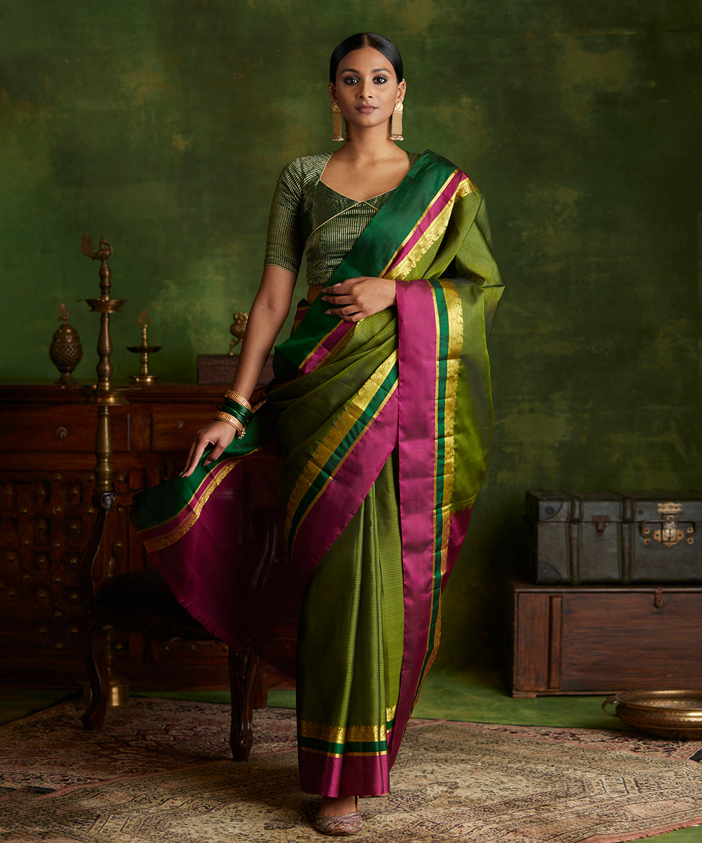 Handloom_Heena_Green_Pure_Silk_Kanjivaram_Saree_With_Double_Color_Big_Border_WeaverStory_02