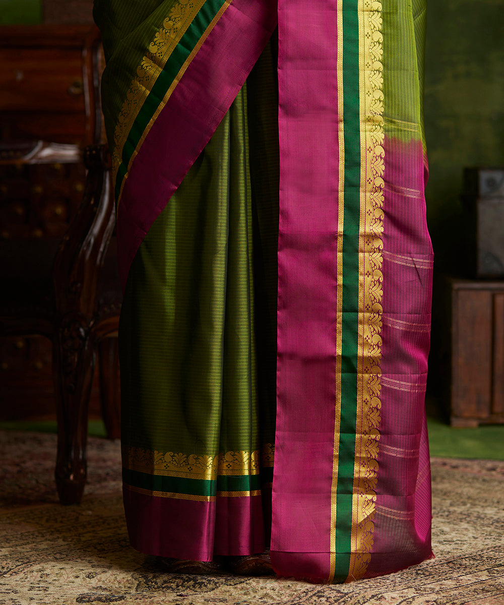 Handloom_Heena_Green_Pure_Silk_Kanjivaram_Saree_With_Double_Color_Big_Border_WeaverStory_04
