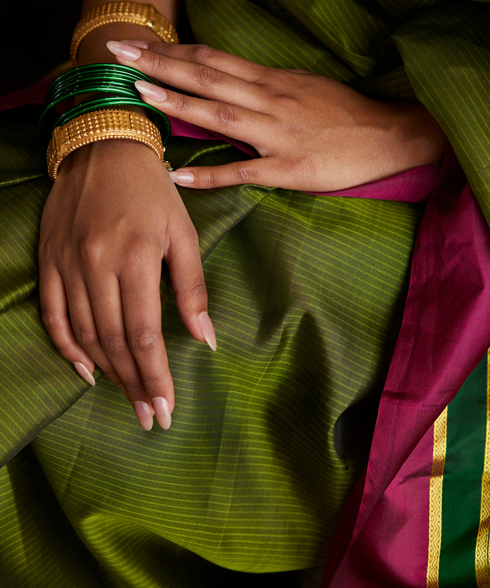 Handloom_Heena_Green_Pure_Silk_Kanjivaram_Saree_With_Double_Color_Big_Border_WeaverStory_05