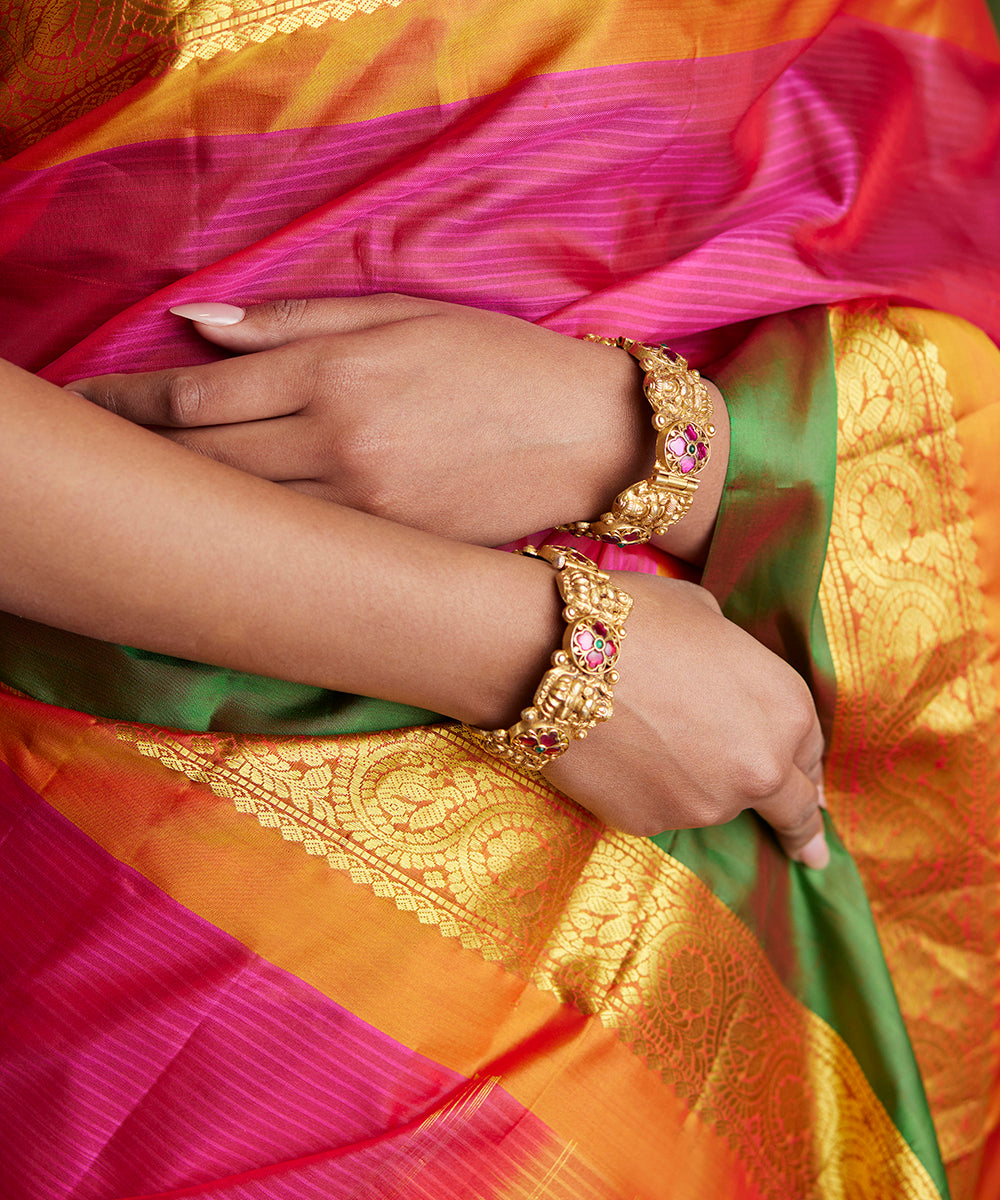 Handloom_Hot_Pink_Double_Shade_Pure_Silk_Kanjivaram_Saree_With_Double_Color_Border_WeaverStory_05