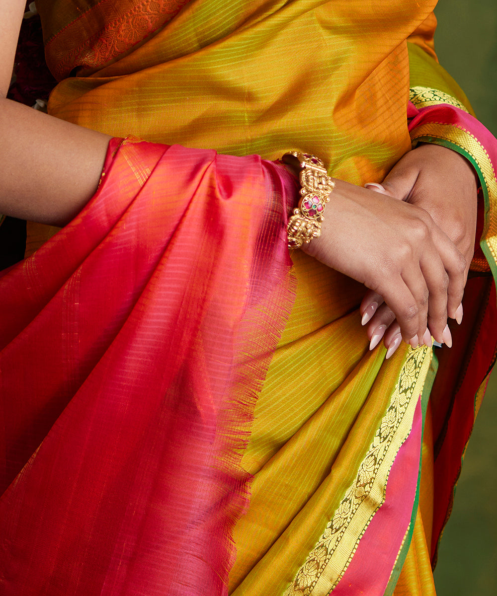 Handloom_Orange_Green_Double_Shade_Pure_Silk_Kanjivaram_Saree_With_Pink_Border_WeaverStory_05