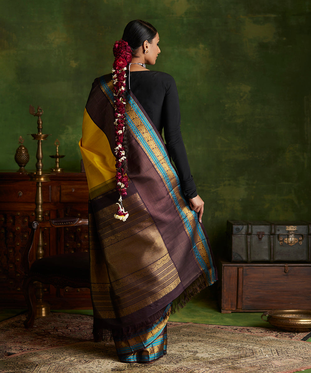 Handloom_Yellow_Pure_Silk_Kanjivaram_Saree_With_Korvai_Black_Border_WeaverStory_03