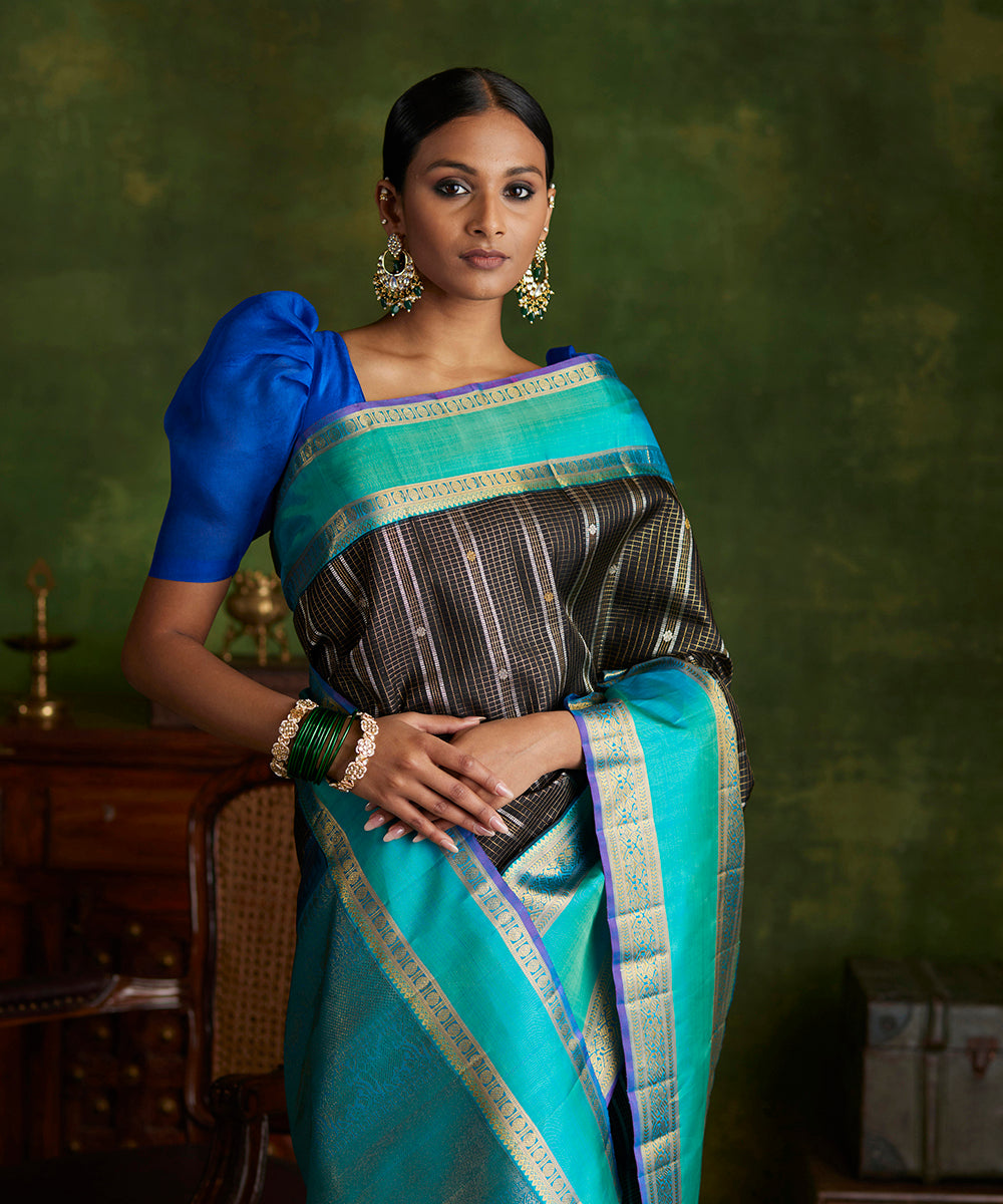 Black_And_Silver_Handloom_Pure_Silk_Kanjivaram_Saree_With_Korvai_Peacock_Border_WeaverStory_01