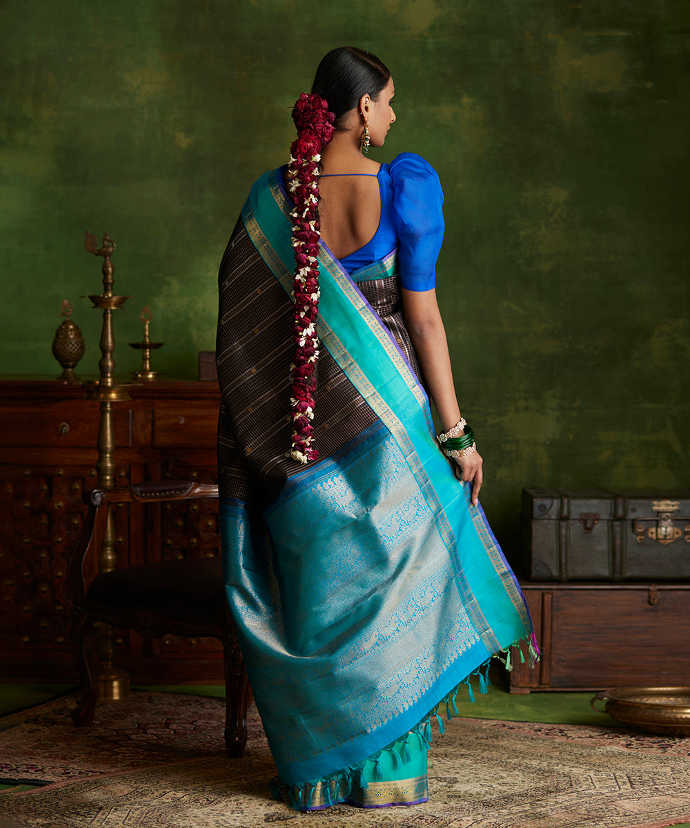 Black_And_Silver_Handloom_Pure_Silk_Kanjivaram_Saree_With_Korvai_Peacock_Border_WeaverStory_03