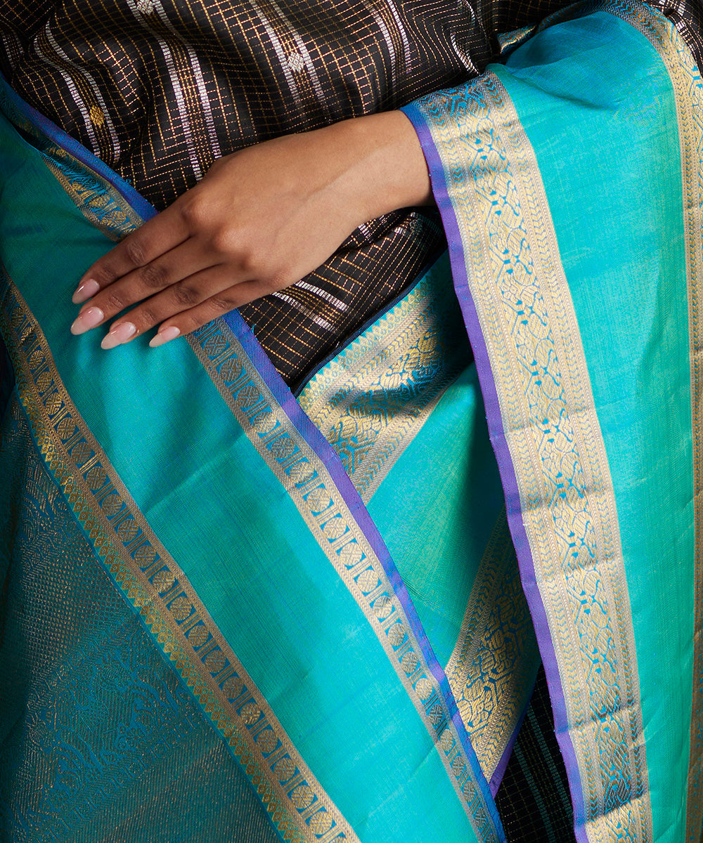 Black_And_Silver_Handloom_Pure_Silk_Kanjivaram_Saree_With_Korvai_Peacock_Border_WeaverStory_05