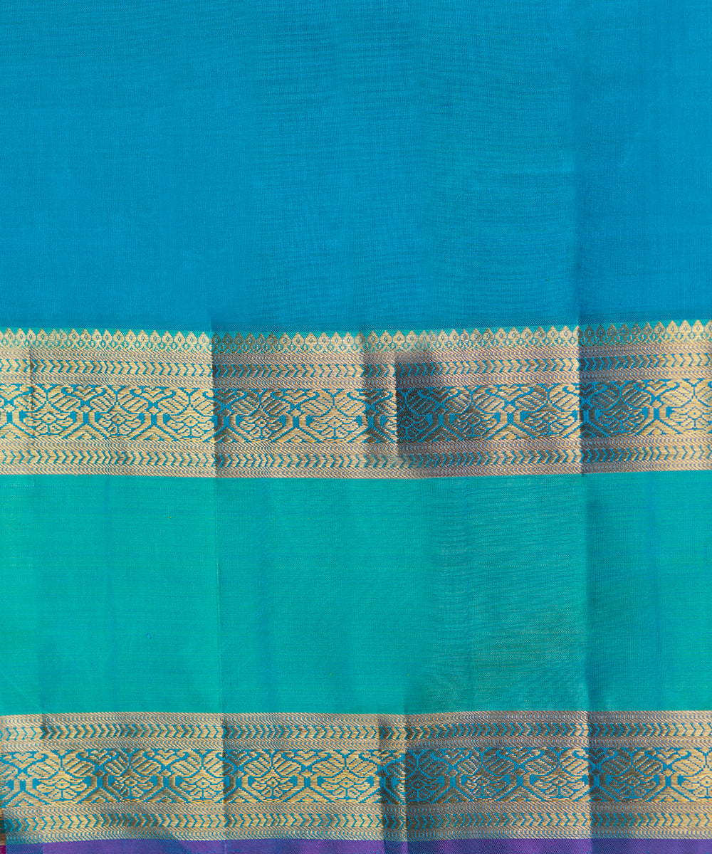 Black_And_Silver_Handloom_Pure_Silk_Kanjivaram_Saree_With_Korvai_Peacock_Border_WeaverStory_06