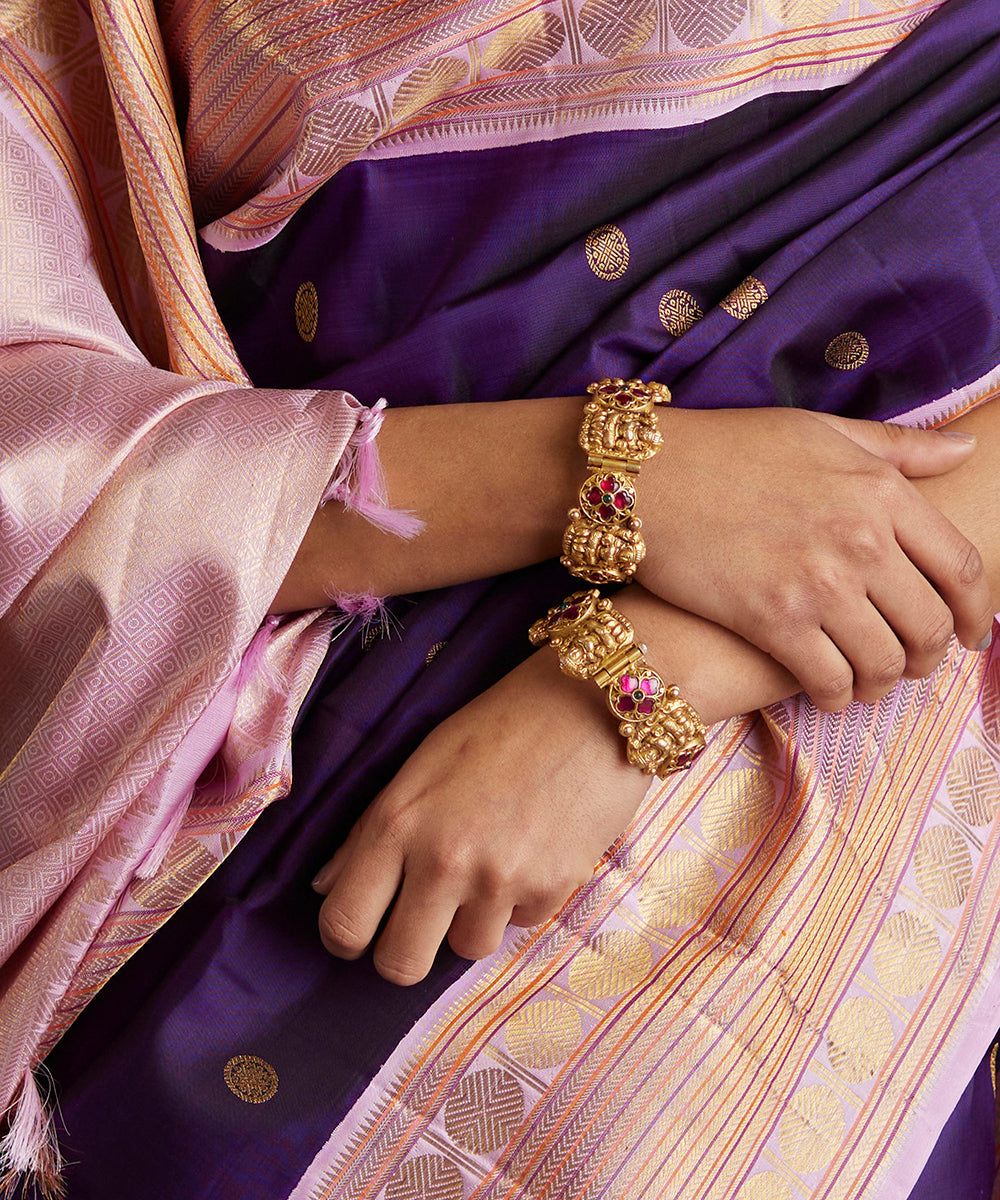 Ink_Blue_Handloom_Pure_Silk_Kanjivaram_Saree_With_Korvai_Pink_Broad_Border_WeaverStory_05